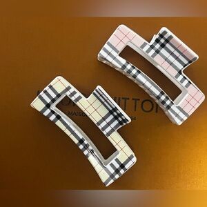 NWOT Fashion Plaid Hair Clips (Set of 2)